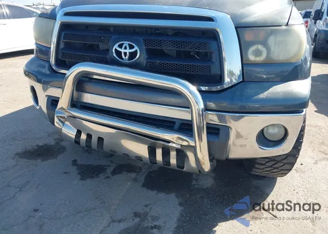 2010 Toyota Tundra Grade 4.6L V8 z USA, uszkodzony, nr VIN 5TFEM5F18AX009190